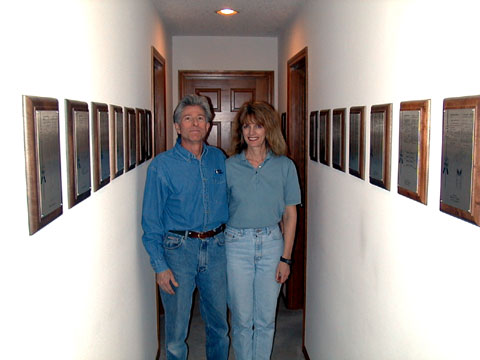 steve_janet_patents_hallway.jpg (31770 bytes)