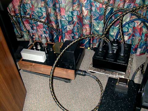 cabling.jpg (39129 bytes)