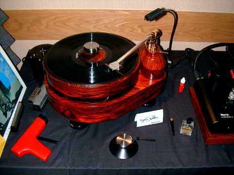 teres_265_turntable.jpg (22425 bytes)