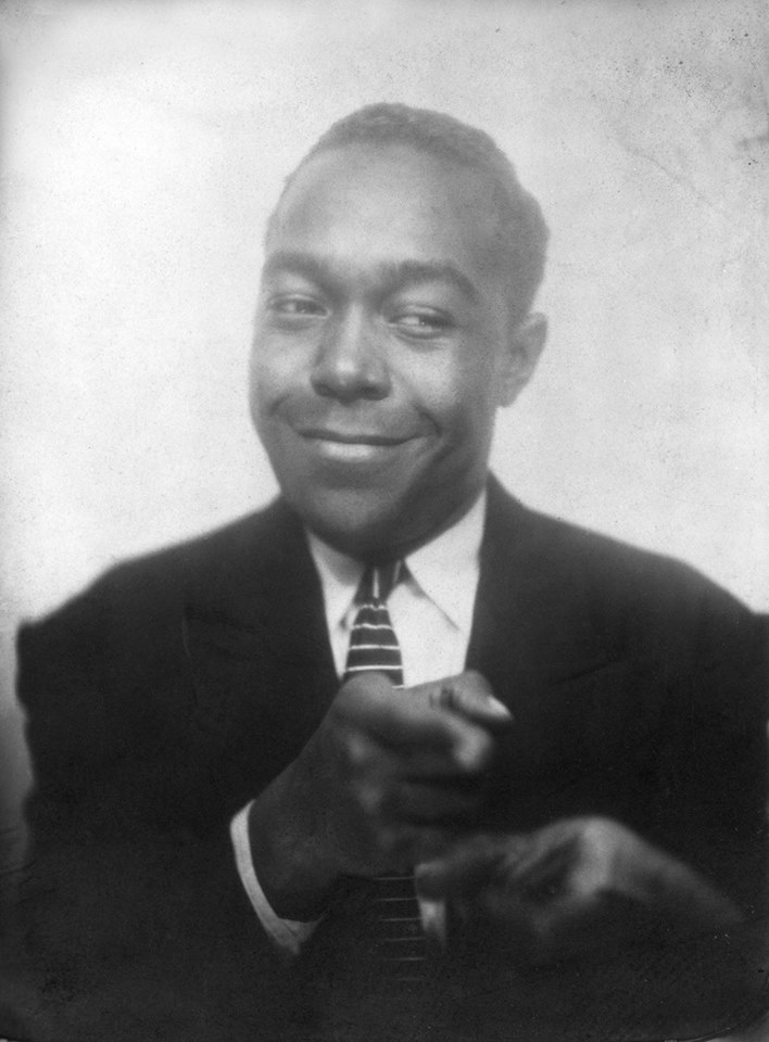 charlie-parker-poses-for-a-photo-in-1940