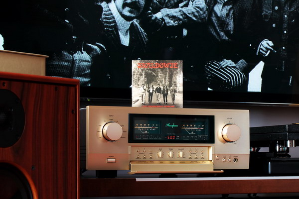 Accuphase E 470 And Dc 37 Integrated Amplifier And Dac