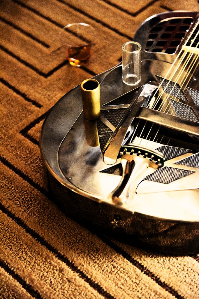 Keith_Knioght_National_Resonator_guitar_on_PF_room_floor_FRESCO_DSC_1117