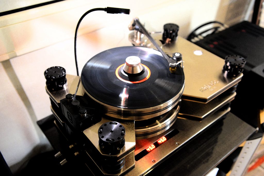 KRONOS Pro LE Turntable