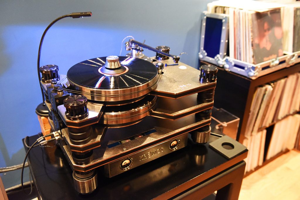 KRONOS Pro LE Turntable