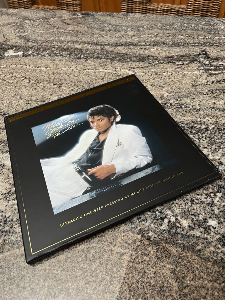 Review of the Michael Jackson's album Thriller between 21 versions  including Vinyls, CDs, cassettes, SACD, Streaming, MOFI releases, 360RA