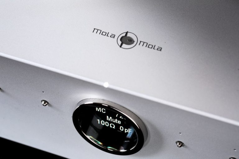 AudioPax l50 Preamplifier and m50 Power Amplifier - Positive Feedback